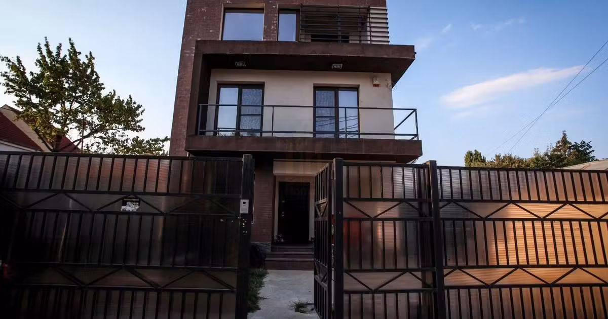 Casă individuală de vânzare cu 5 camere în zona Aviației, Sector 1