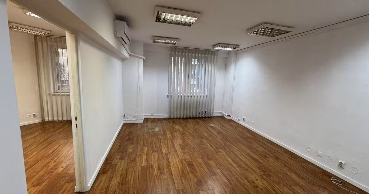 Birou de vânzare de 37.59 mp, în zona Națiunile Unite, Sector 4