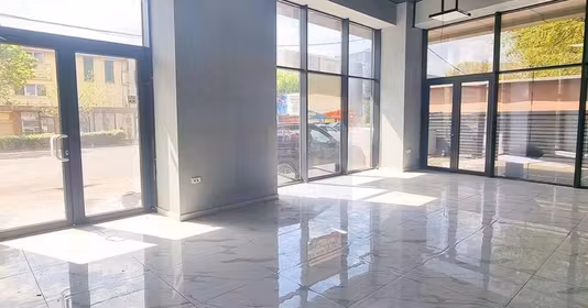 Spațiu comercial Titan