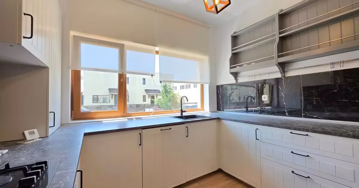 Duplex de vânzare cu 4 camere în 1 Decembrie