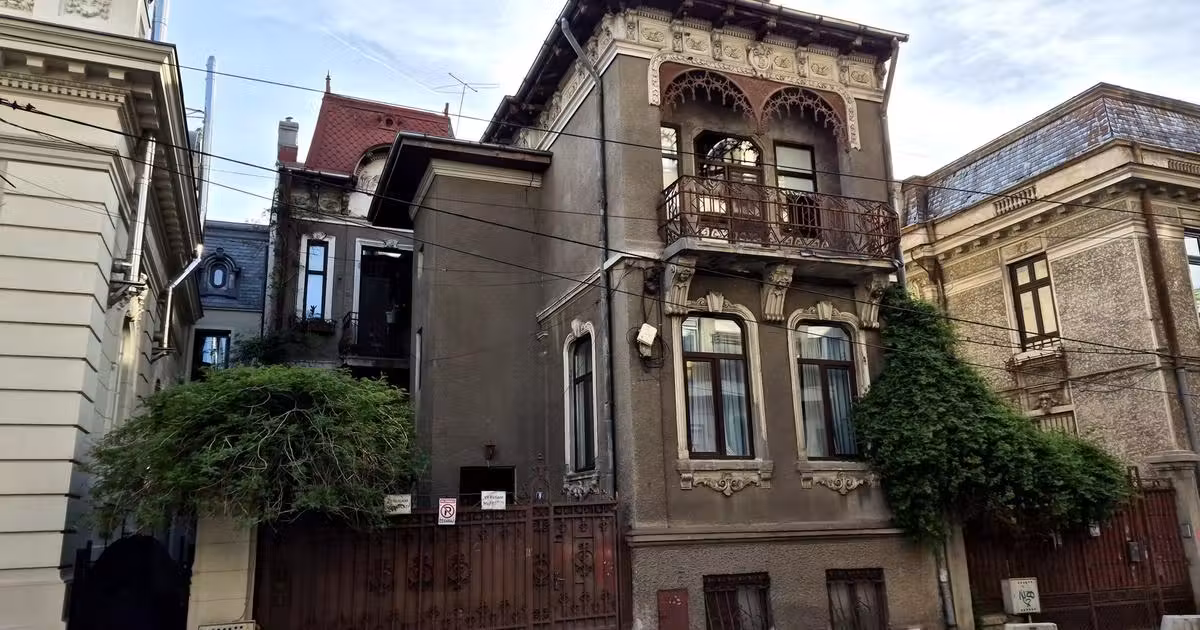 Casă individuală de vânzare cu 8 camere în zona Armeneasca, Sector 2