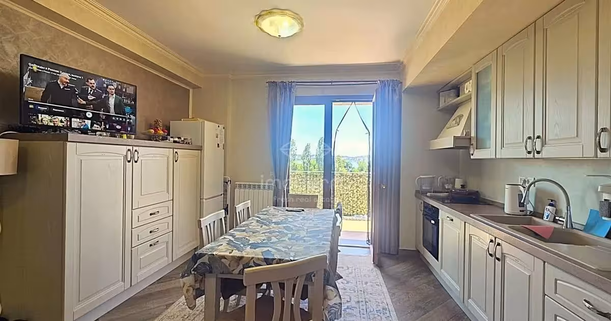Apartament de vânzare cu 3 camere, mobilat în Mamaia