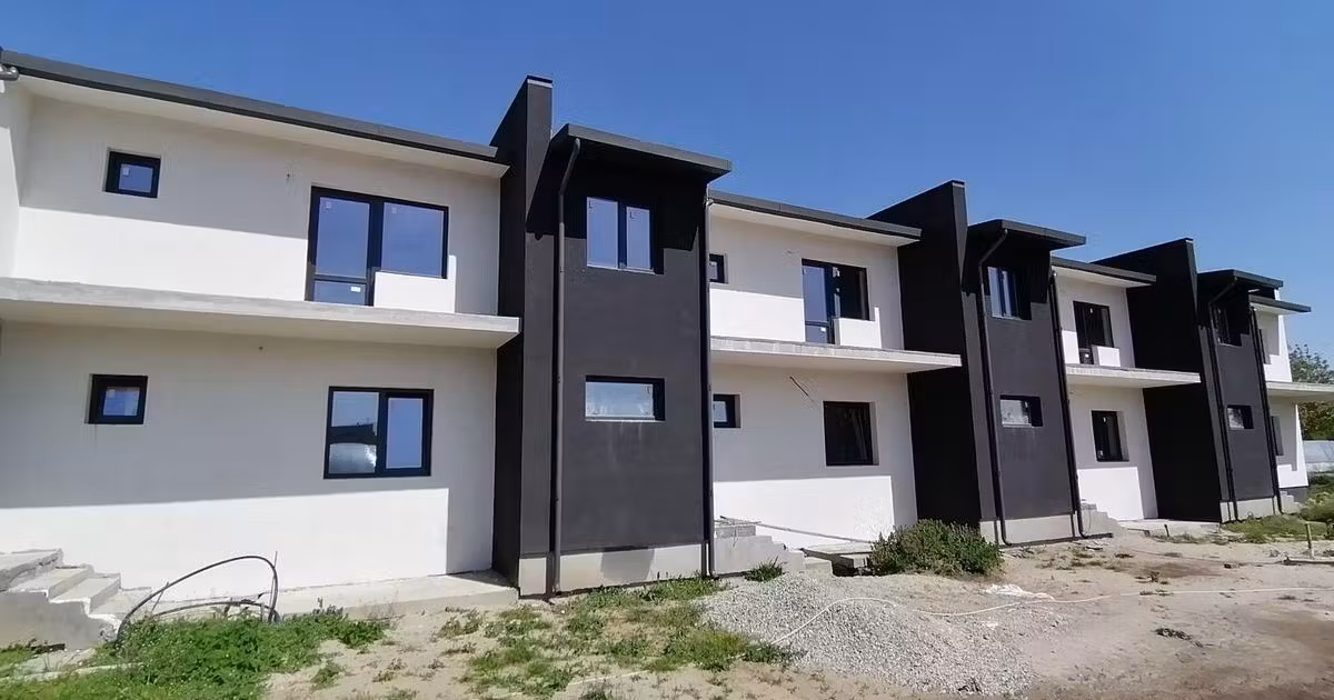 Casă individuală de vânzare cu 4 camere în 1 Decembrie