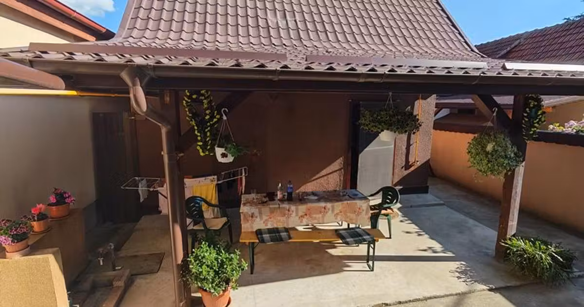 Casă de vânzare cu 4 camere în Ghiroda