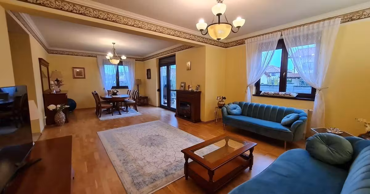 Casă individuală de vânzare cu 6 camere, mobilată în Dumbrăvița
