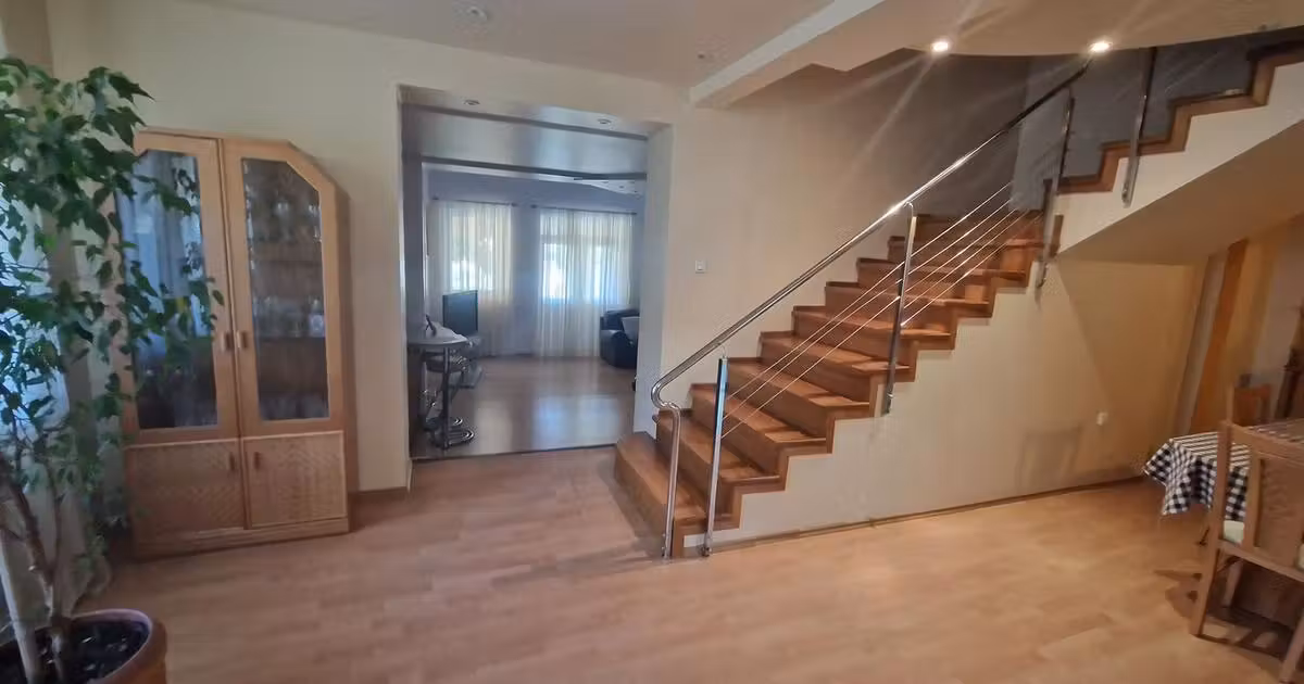 Casă individuală de vânzare cu 10 camere, mobilată în Dumbrăvița