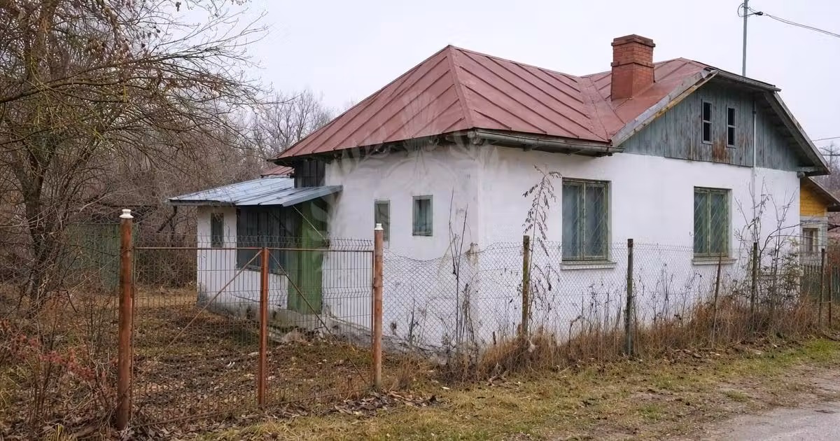 Casă individuală de vânzare cu 3 camere în Slănic
