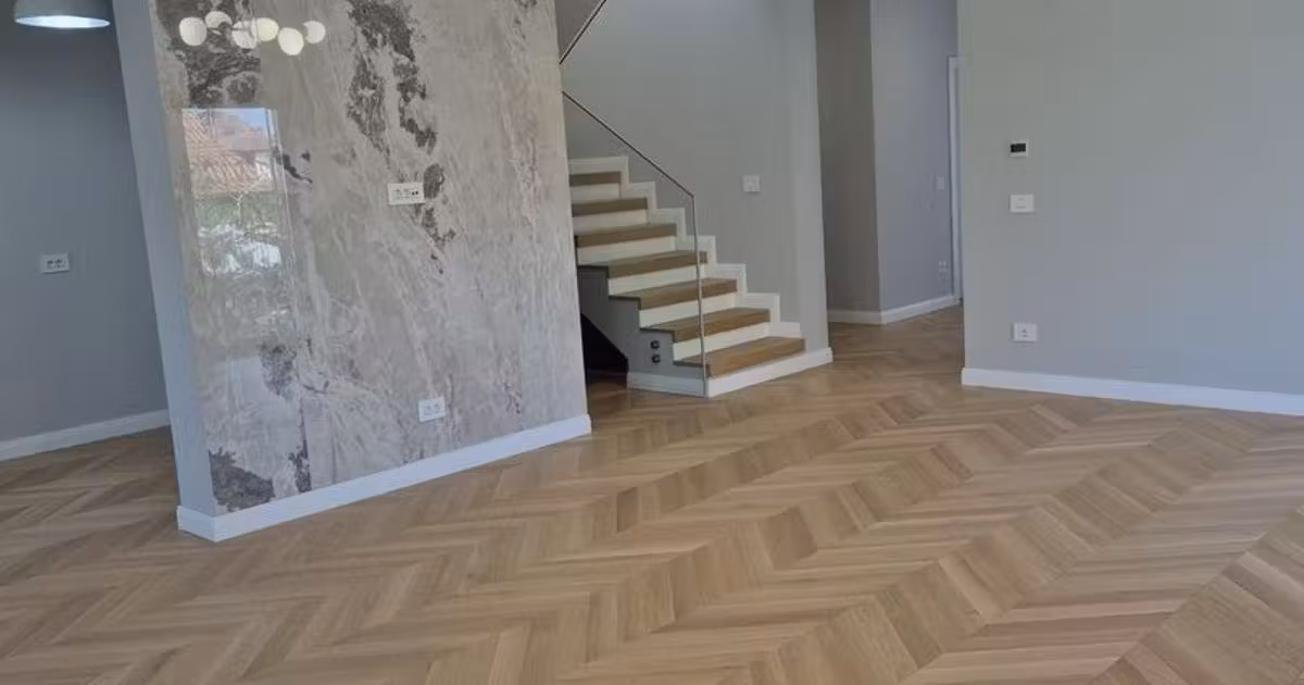 Casă individuală de vânzare cu 5 camere în Dumbrăvița
