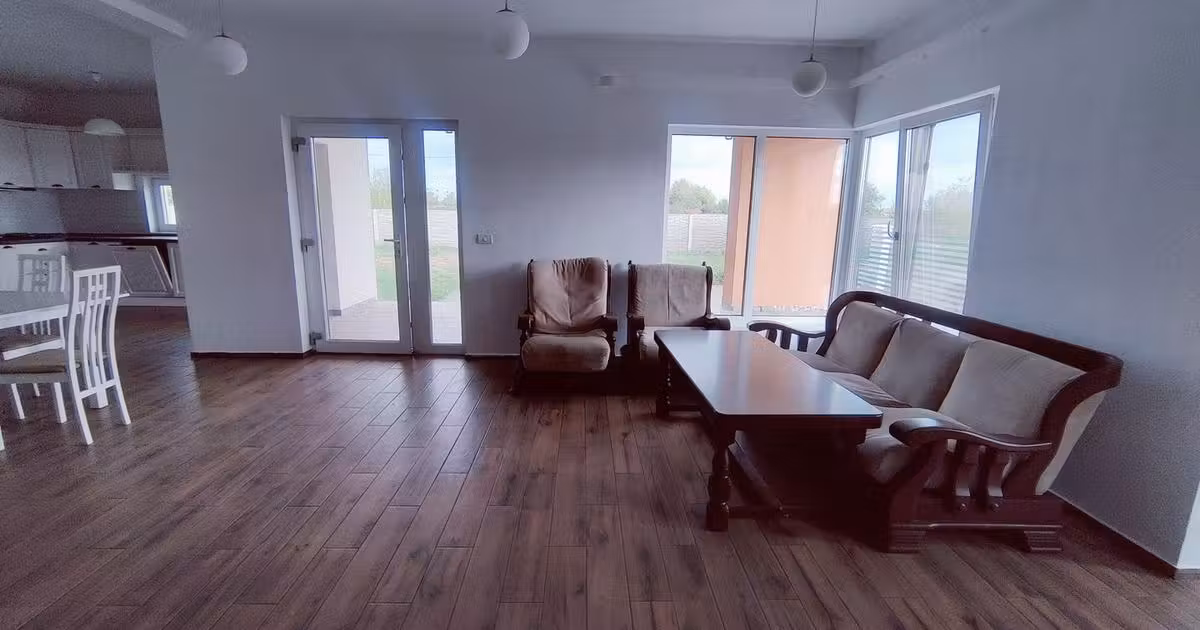 Casă individuală de vânzare cu 6 camere în Săcălaz