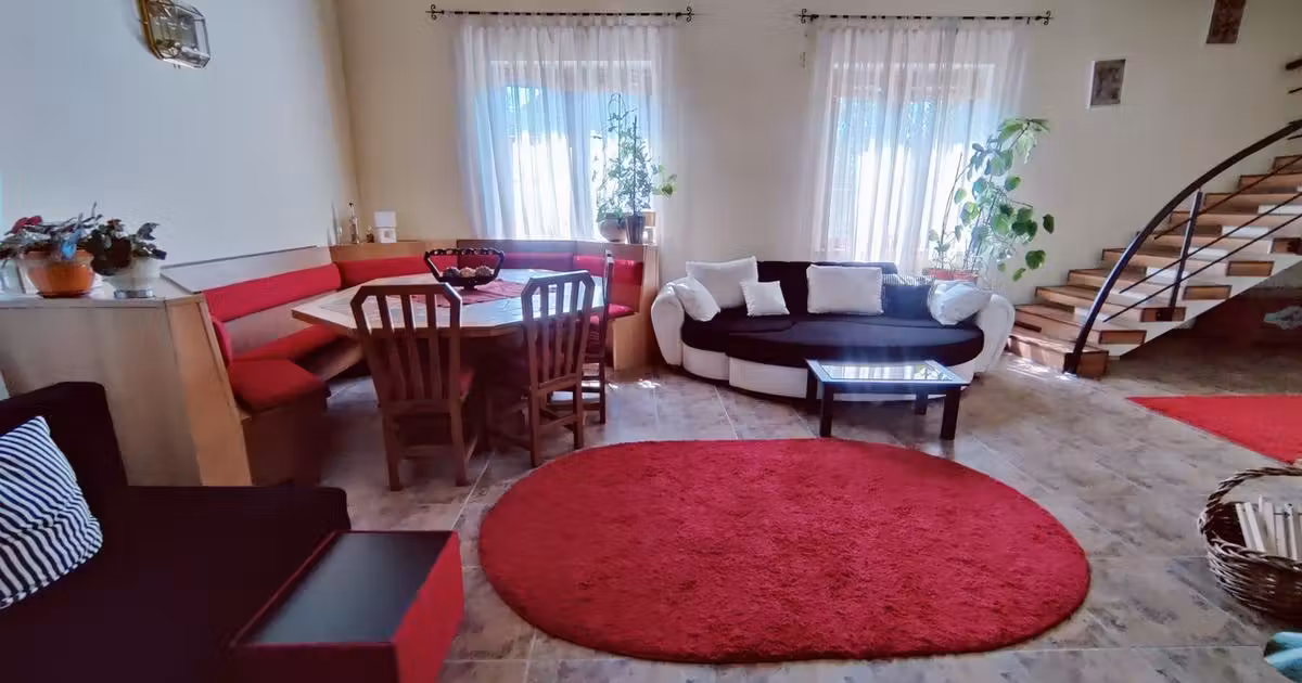Casă individuală de vânzare cu 7 camere în Ghiroda