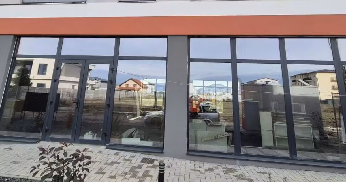Birou de vânzare de 210 mp, în Giroc