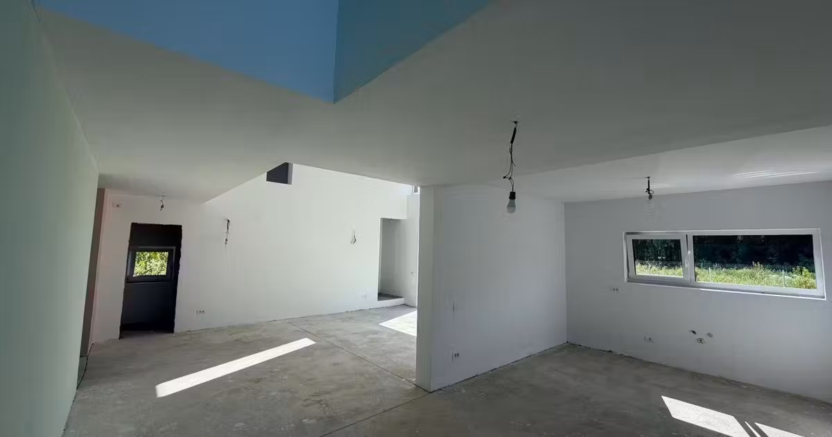 Casă de vânzare cu 4 camere în Dumbrăvița