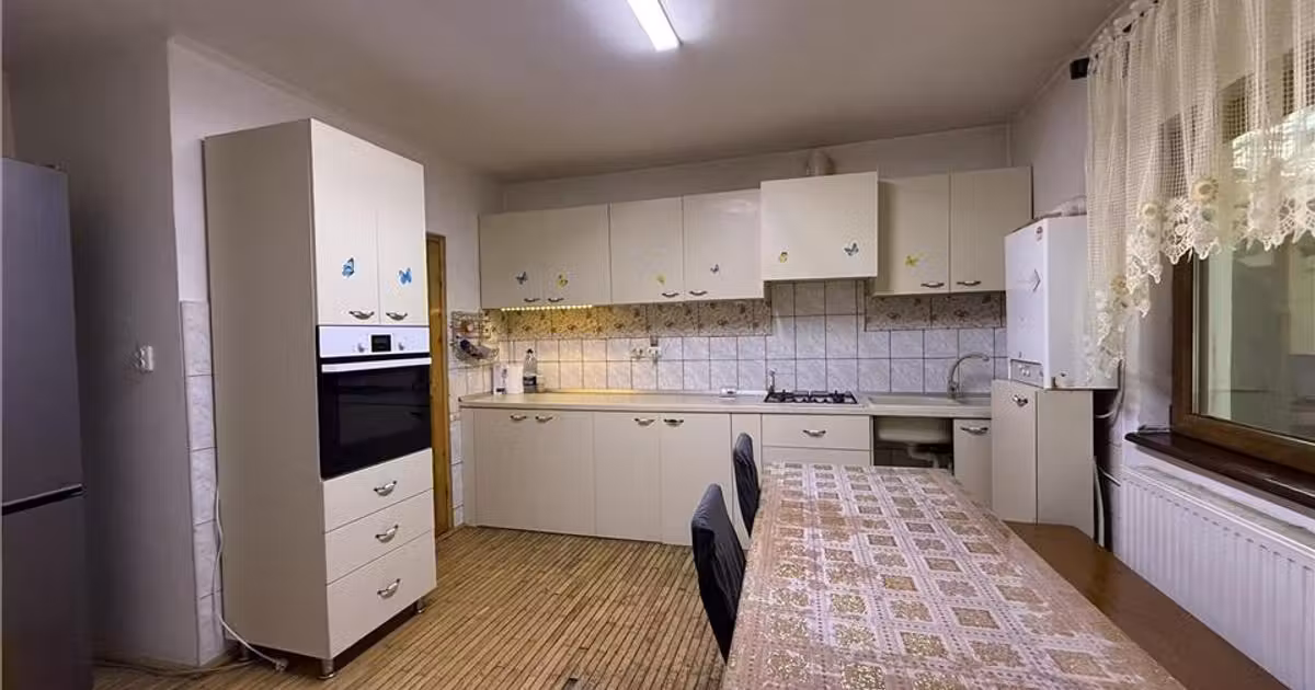 Casă de vânzare cu 4 camere în zona Moara de Vânt, Iași