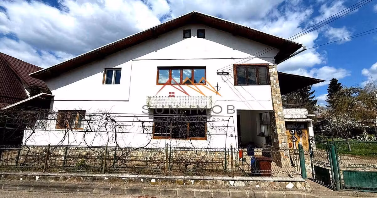 Casă de vânzare cu 8 camere, mobilată în Câmpina