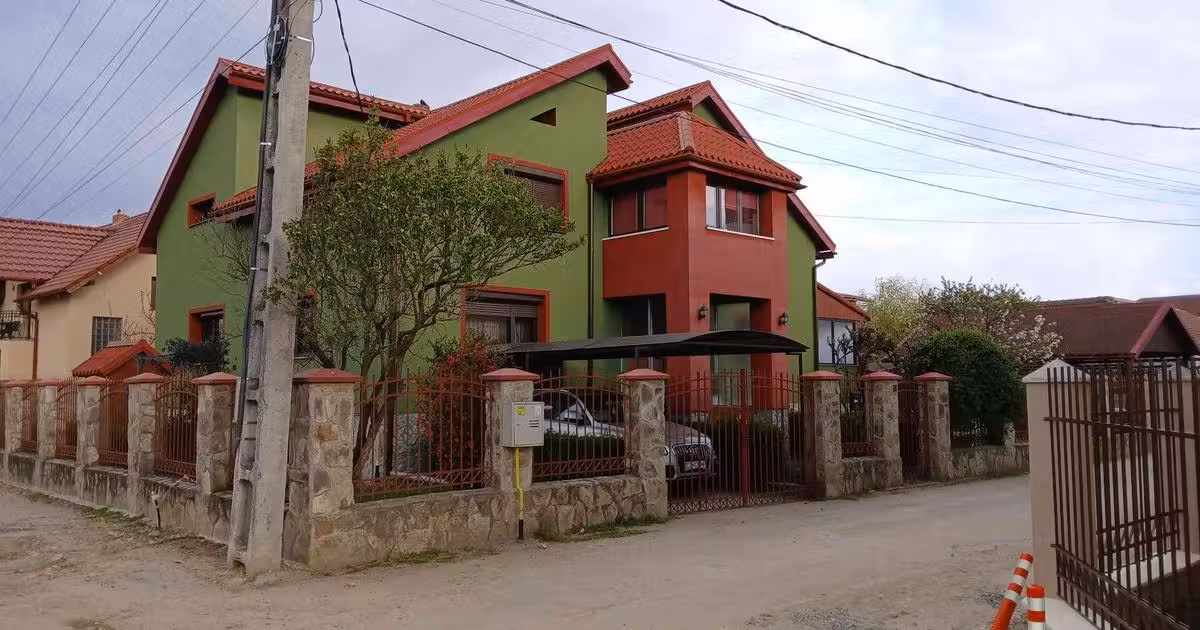 Casă individuală de vânzare cu 7 camere în Caransebeș