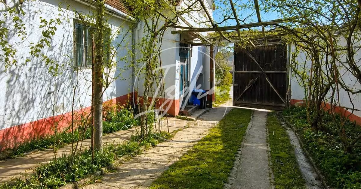 Casă individuală de vânzare cu 5 camere, mobilată în Ludoș