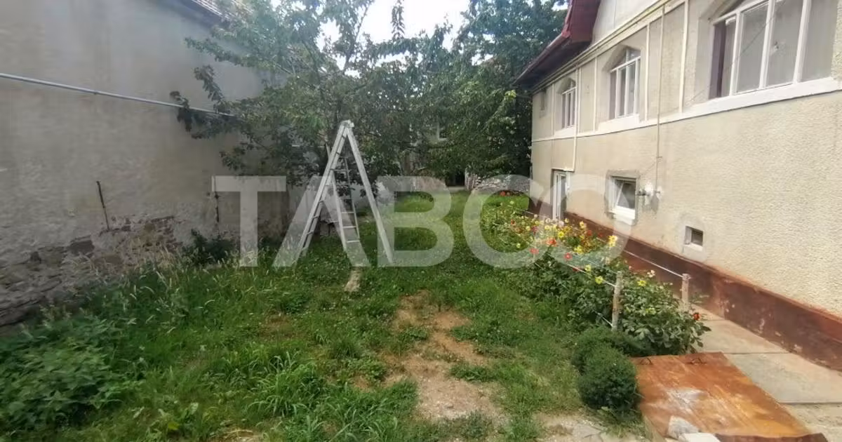 Casă de vânzare cu 6 camere în Săliște