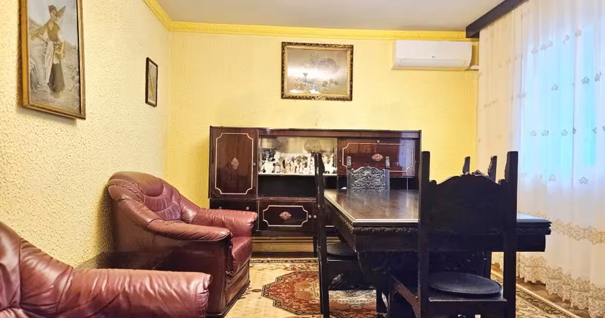 Apartament de vânzare cu 4 camere în zona Vest, Ploiești