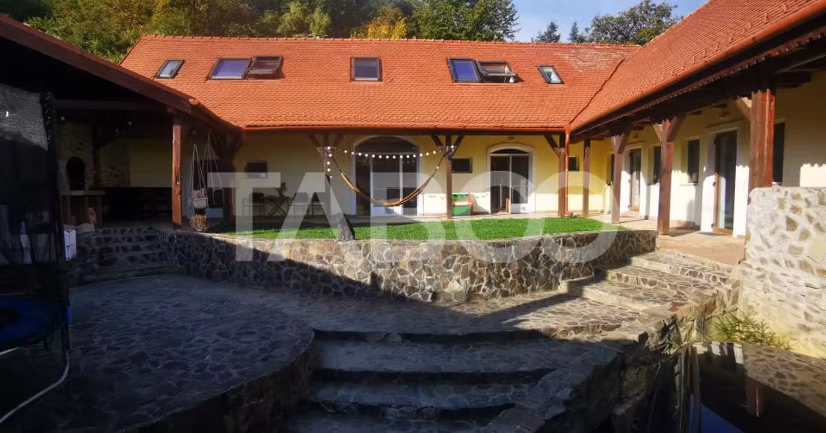 Casă individuală de vânzare cu 8 camere, mobilată în Fântânele