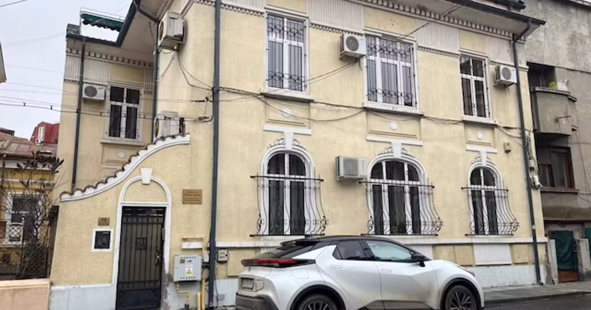 Casă de vânzare cu 12 camere în Ultracentral
