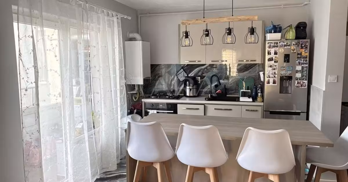 Apartament de vânzare cu 3 camere, mobilat în Florești