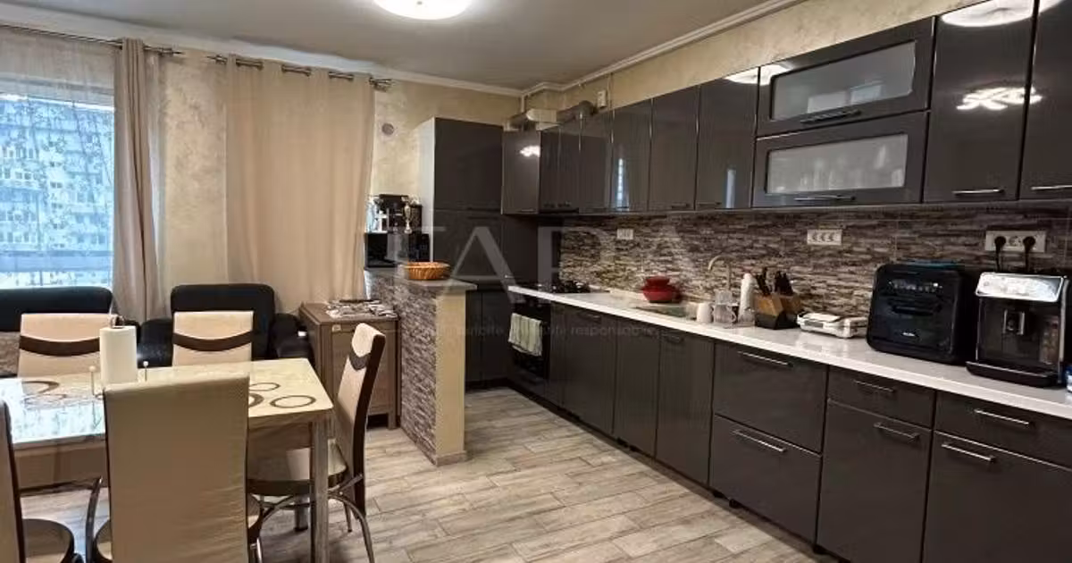 Apartament de vânzare cu 4 camere, mobilat în zona Vest, Cluj-Napoca