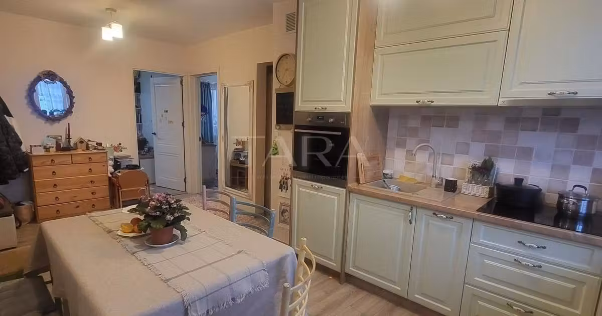 Apartament de vânzare cu 3 camere, mobilat în zona Mănăștur, Cluj-Napoca