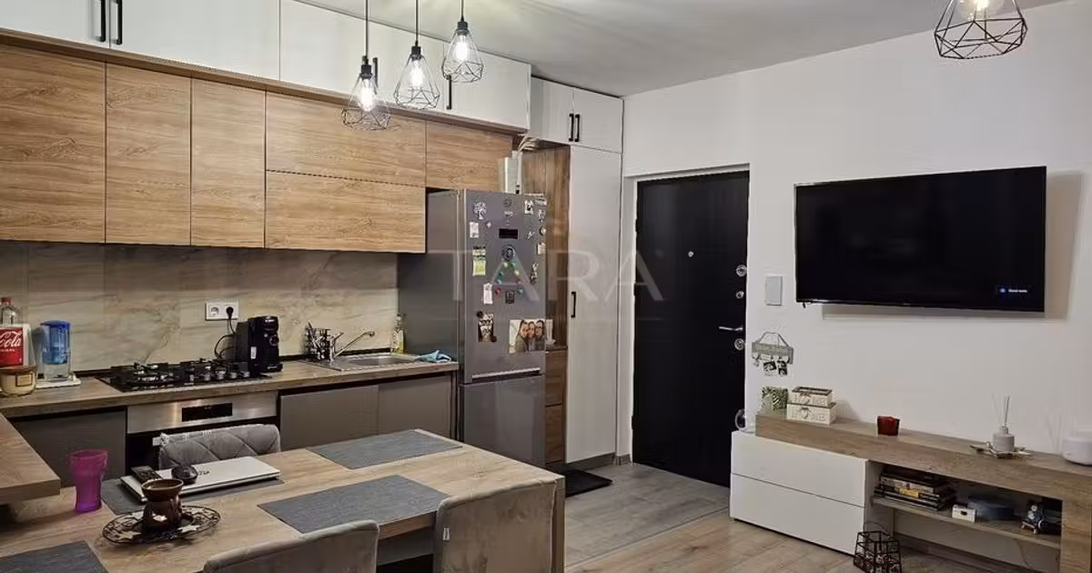 Apartament de vânzare cu 3 camere, mobilat în Sânnicoară
