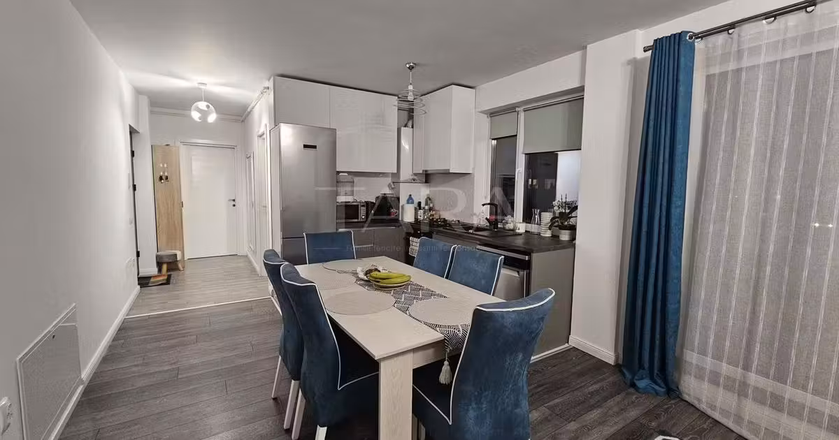 Apartament de vânzare cu 3 camere, mobilat în Sânnicoară