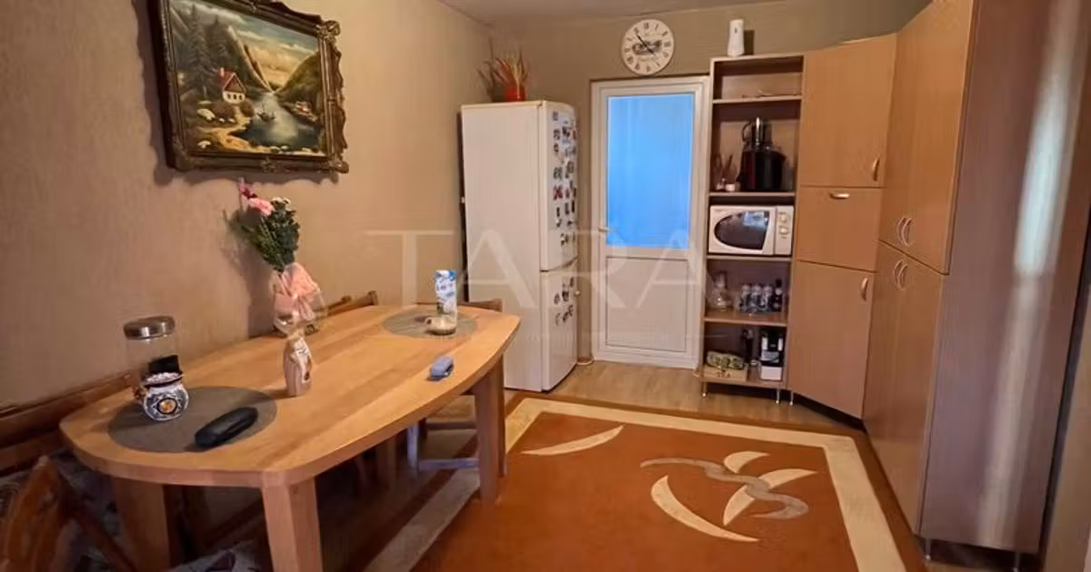 Apartament de vânzare cu 3 camere, mobilat în Apahida
