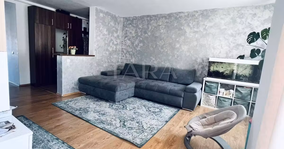 Apartament de vânzare cu 3 camere, mobilat în Florești