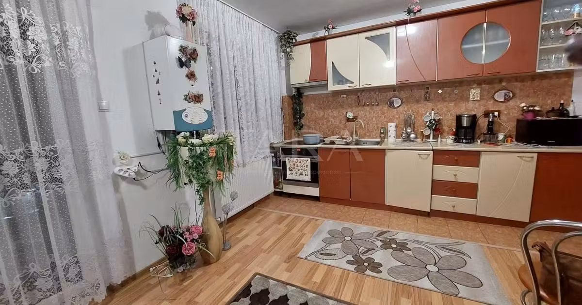 Apartament de vânzare cu 3 camere, mobilat în Florești