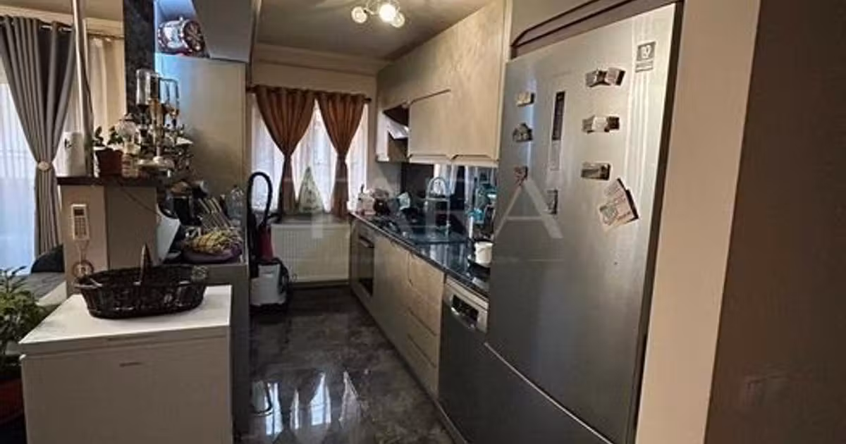 Apartament de vânzare cu 3 camere, mobilat în Florești