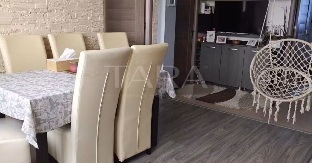 Apartament de vânzare cu 3 camere, mobilat în Florești