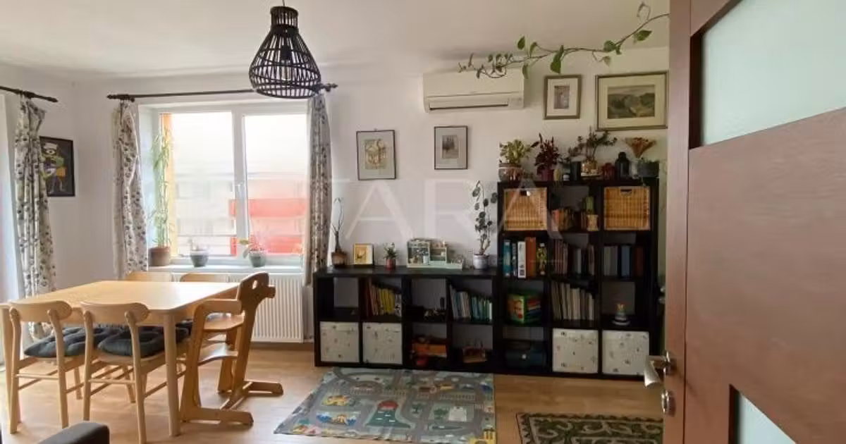 Apartament de vânzare cu 4 camere în Baciu