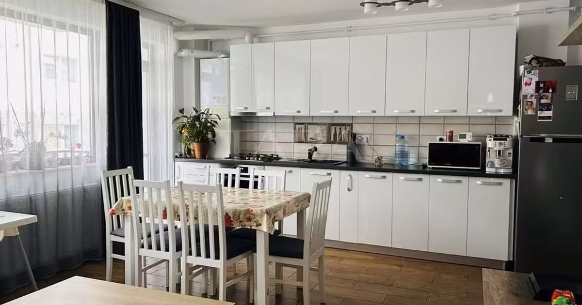 Apartament de vânzare cu 3 camere, mobilat în Florești