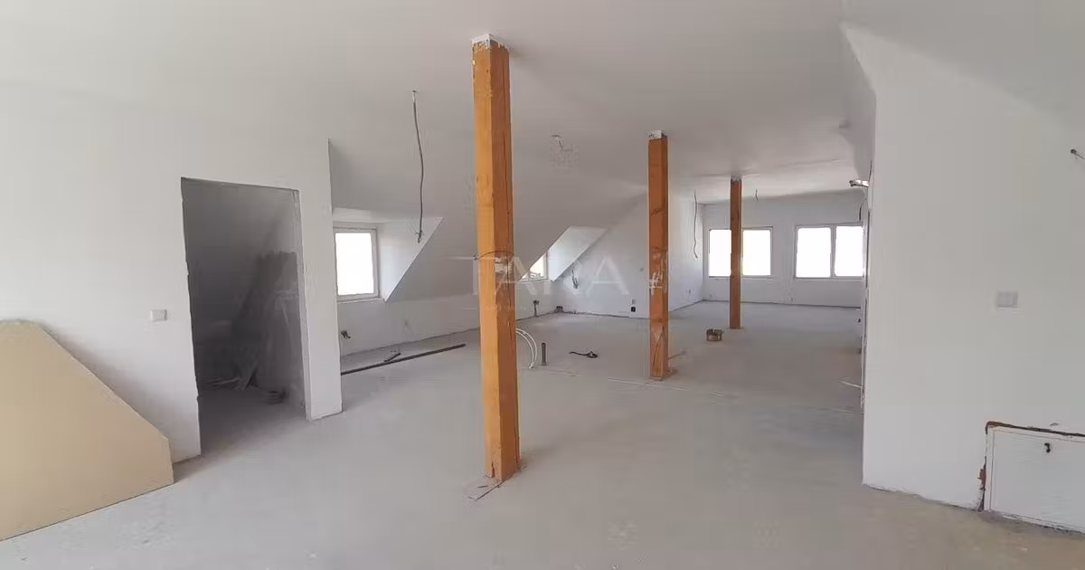 Apartament de vânzare cu 4 camere în Apahida