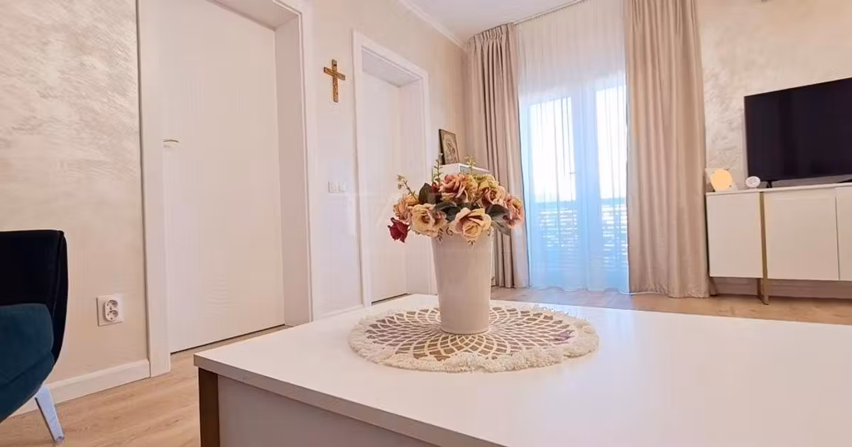 Apartament de vânzare cu 3 camere, mobilat în Florești