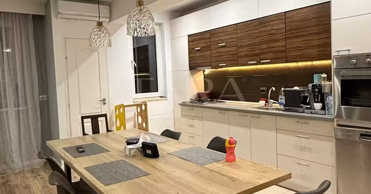 Apartament de vânzare cu 3 camere, mobilat în Florești