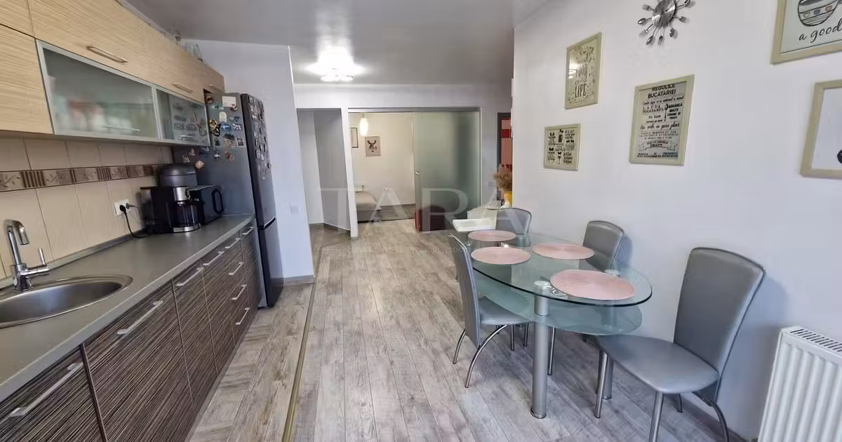 Apartament de vânzare cu 3 camere, mobilat în Florești