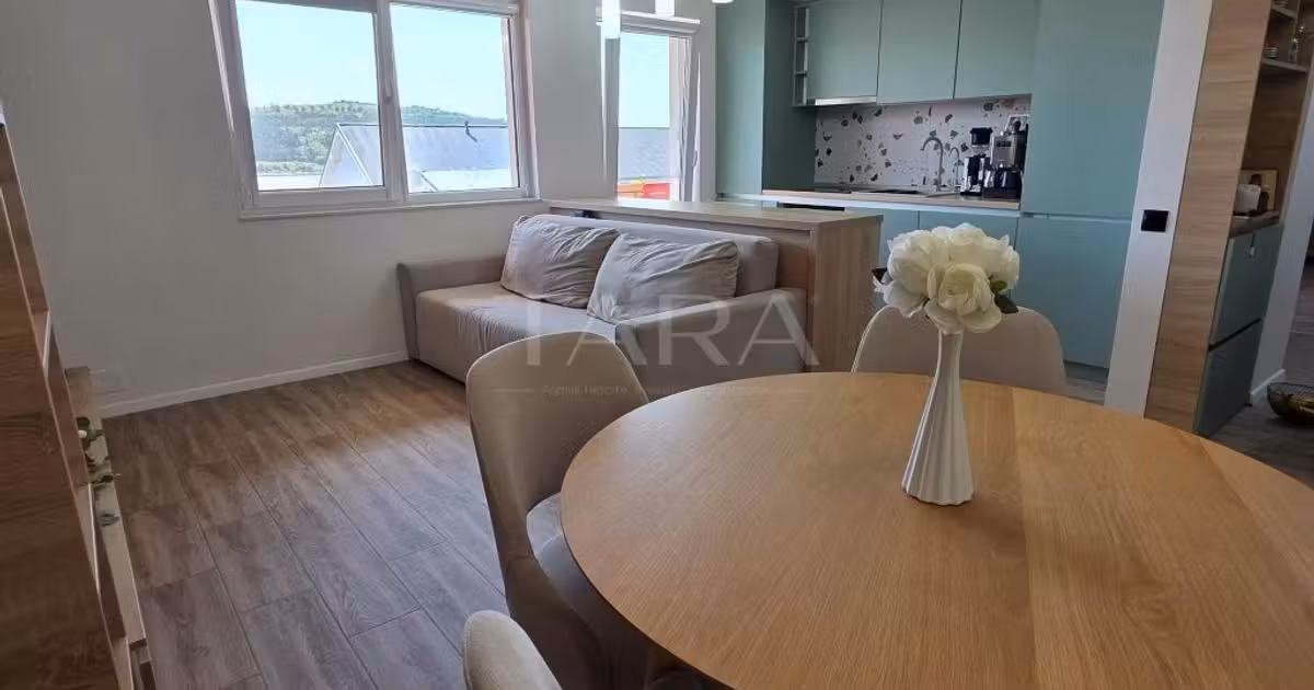 Apartament de vânzare cu 3 camere, mobilat în Baciu
