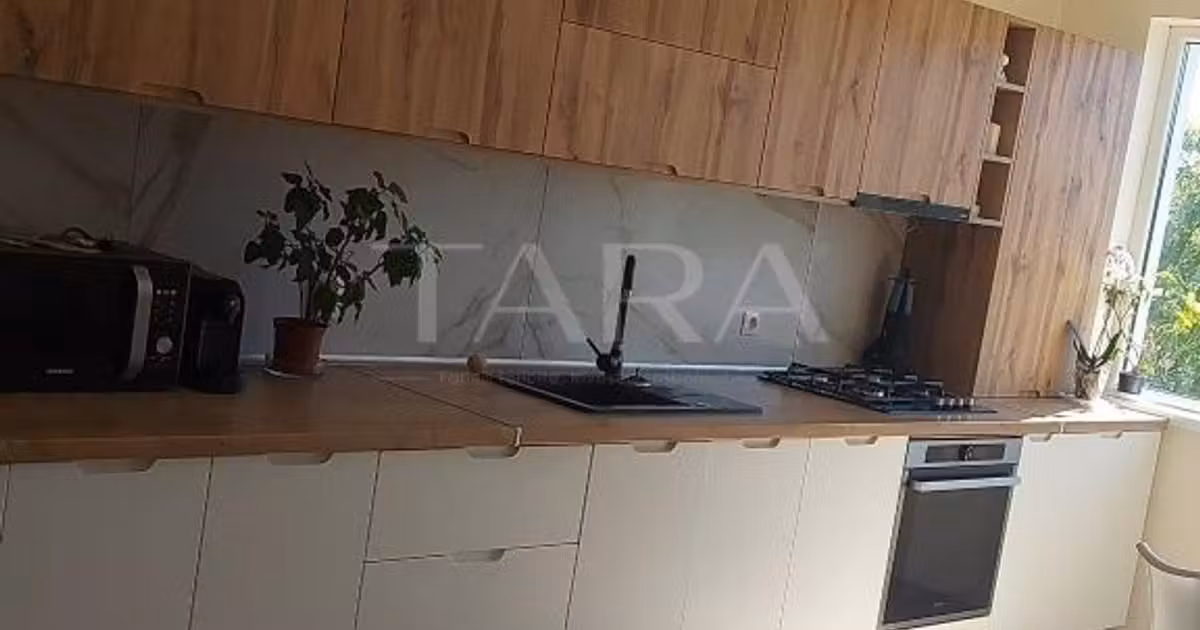 Apartament de vânzare cu 4 camere, mobilat în Florești