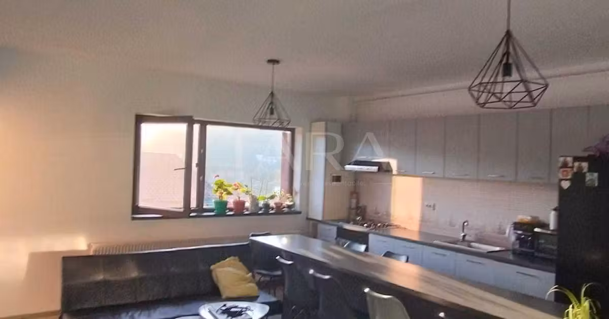 Apartament de vânzare cu 4 camere, mobilat în Florești