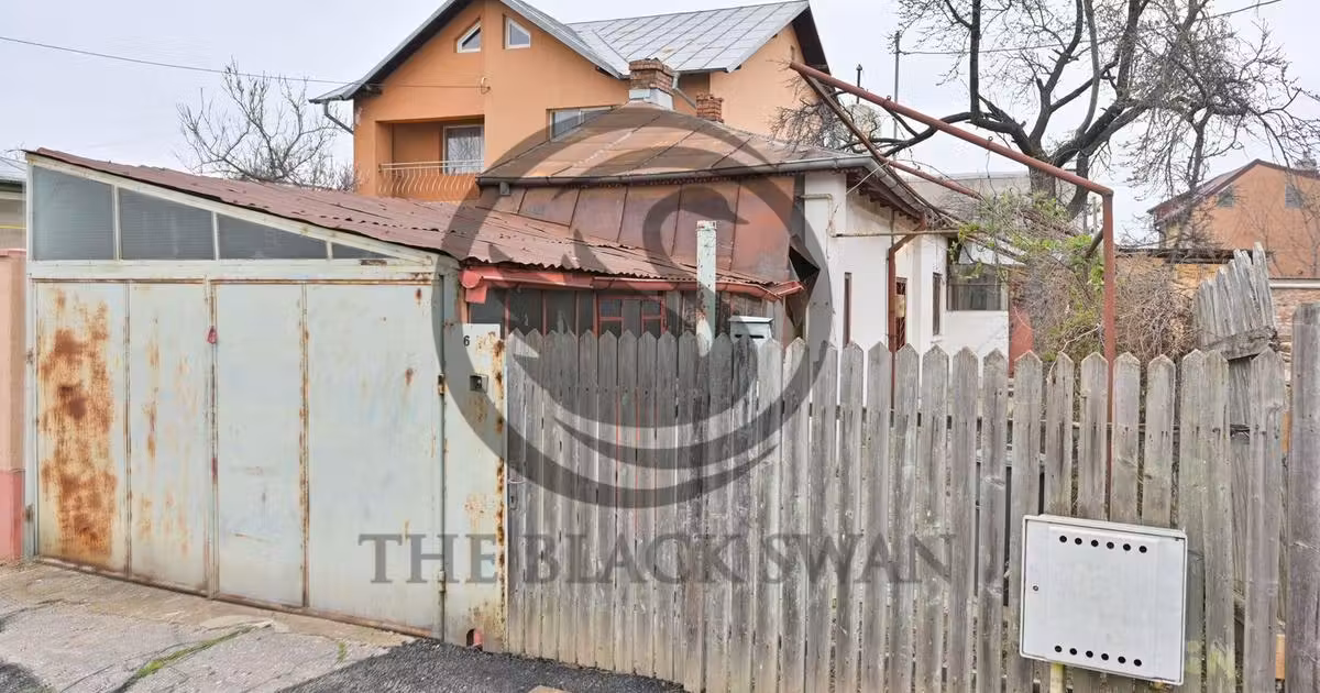 Casă individuală de vânzare cu 3 camere în zona Central, Ploiești