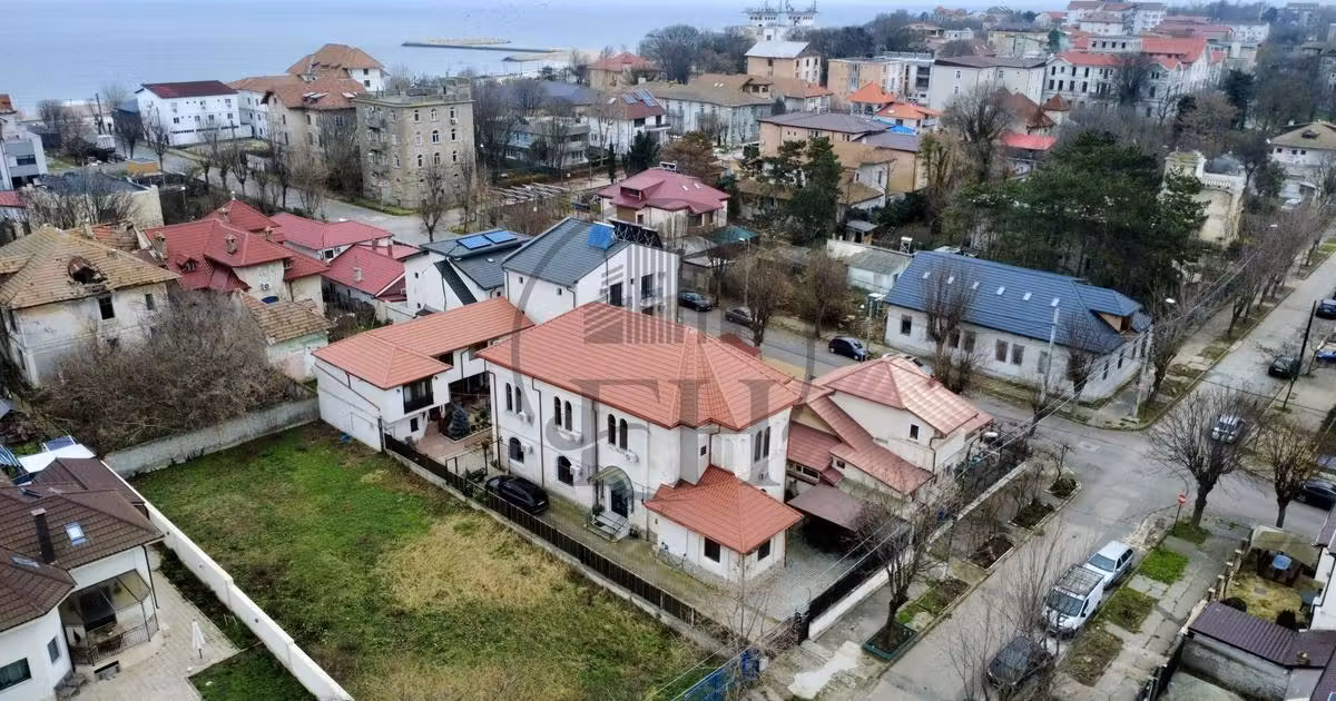 Casă individuală de vânzare cu 14 camere, mobilată în Eforie Sud