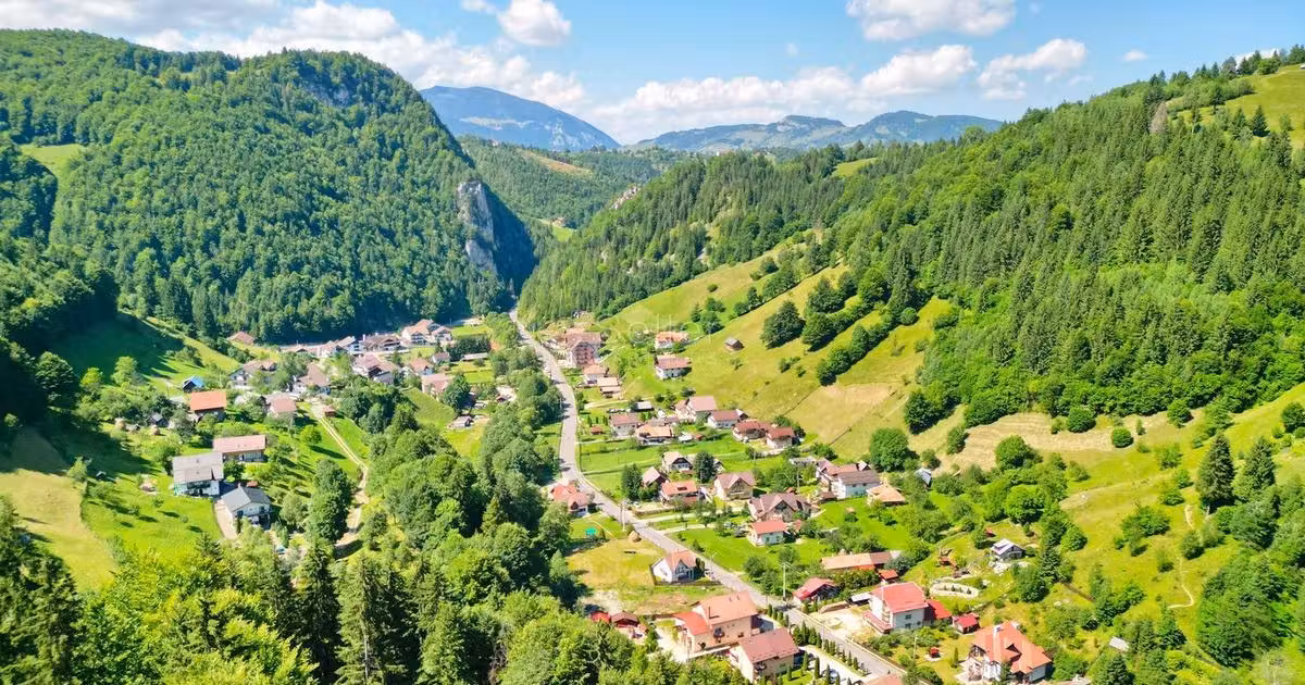 Hotel/Pensiune de vânzare de 400 mp, în Moieciu de Jos