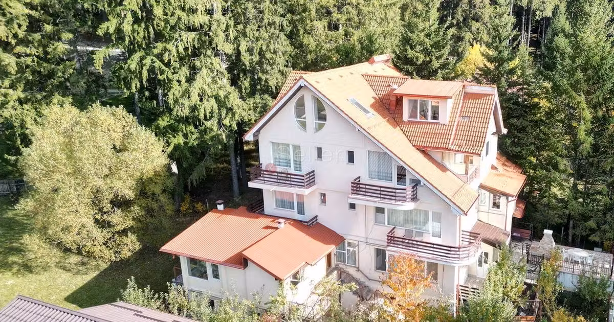 Apartament de vânzare cu 2 camere, mobilat în Bușteni