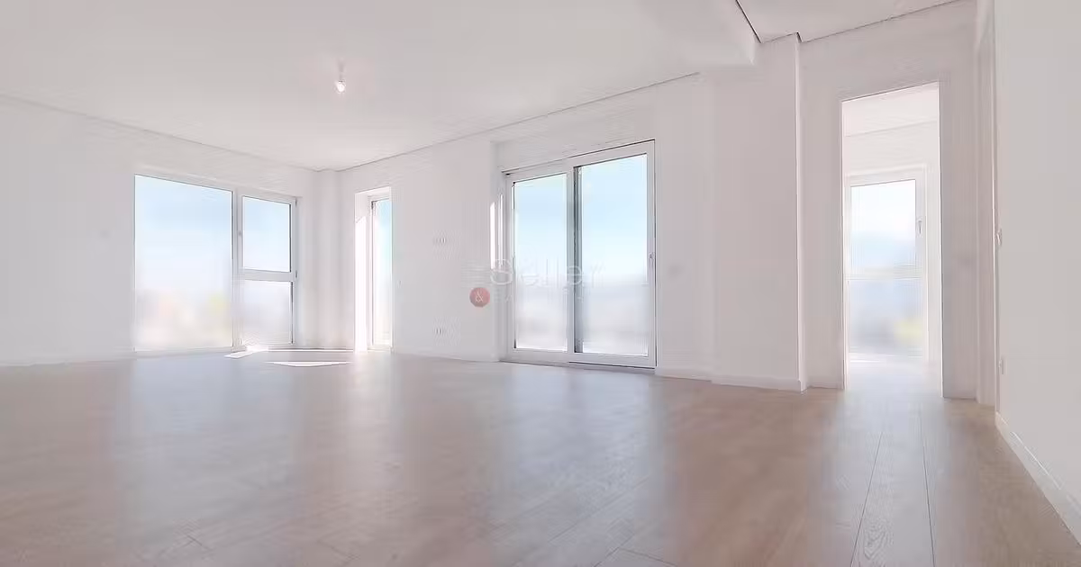 Apartament de vânzare cu 4 camere în zona Astra, Brașov