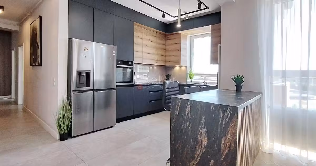 Apartament de vânzare cu 3 camere, mobilat în zona Avantgarden, Brașov