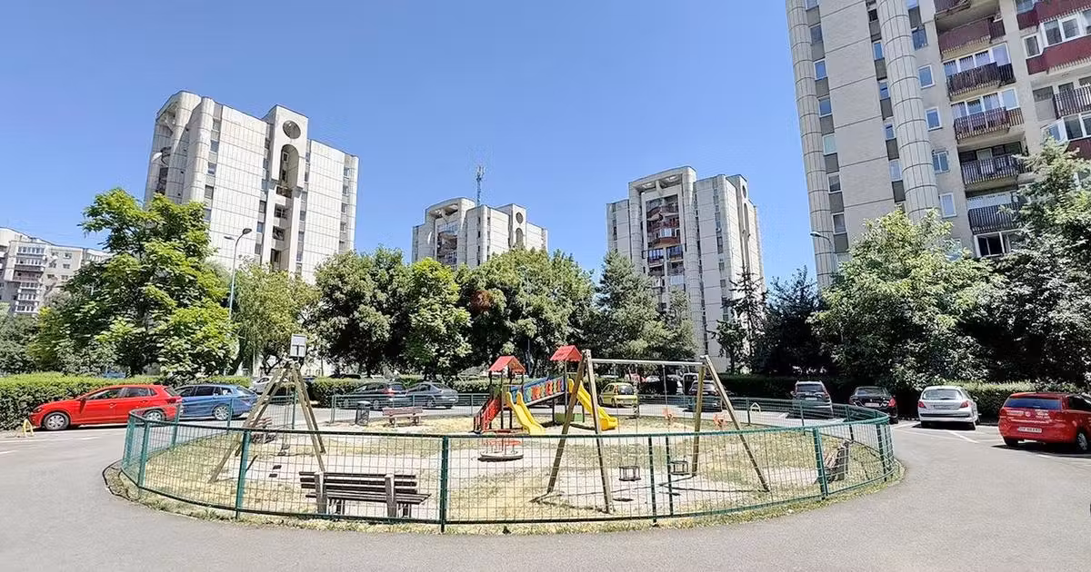 Apartament de vânzare cu 3 camere în zona Griviței, Brașov